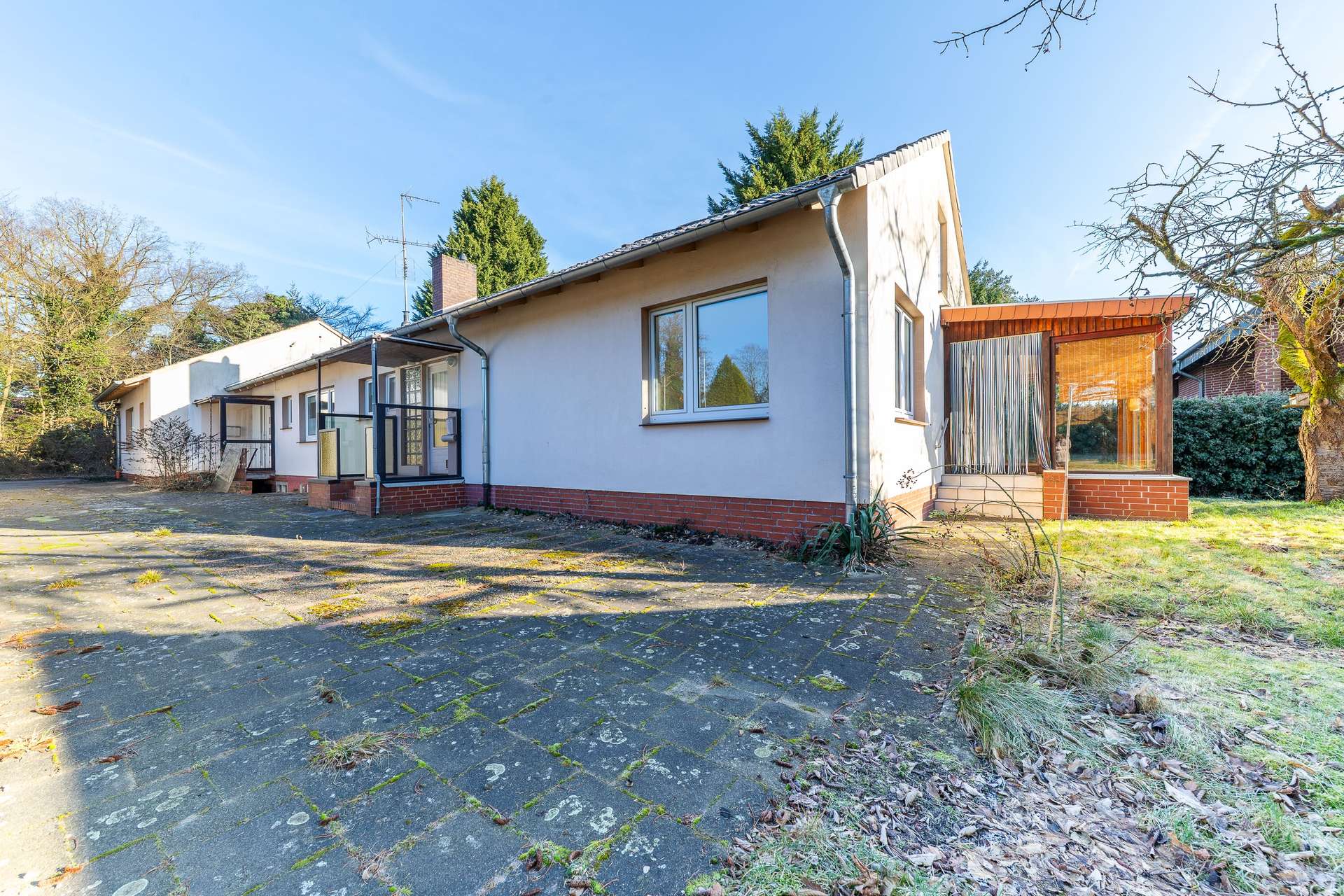 Zwei Familien, ein Zuhause: Großes Grundstück, unendliche Möglichkeiten – Bild 1