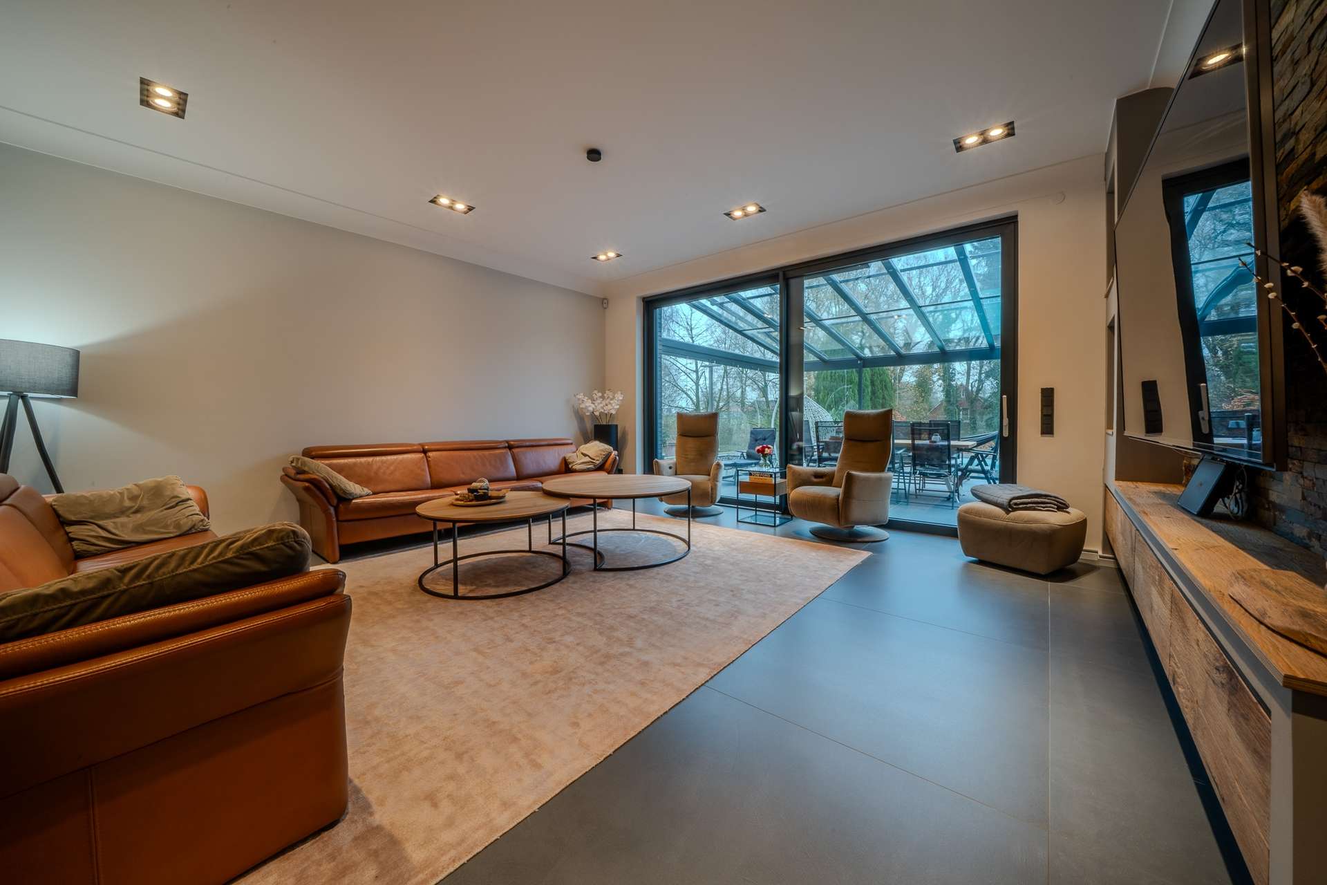 Zeitlose Stadtvilla mit Pool, Wintergarten & Premium-Ausstattung – Bild 6
