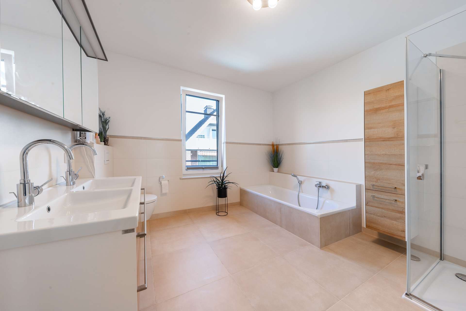 Exklusives Wohnen in Achim – mit privater Wellnessoase, Traumgarten und zusätzlicher Baufläche – Bild 6