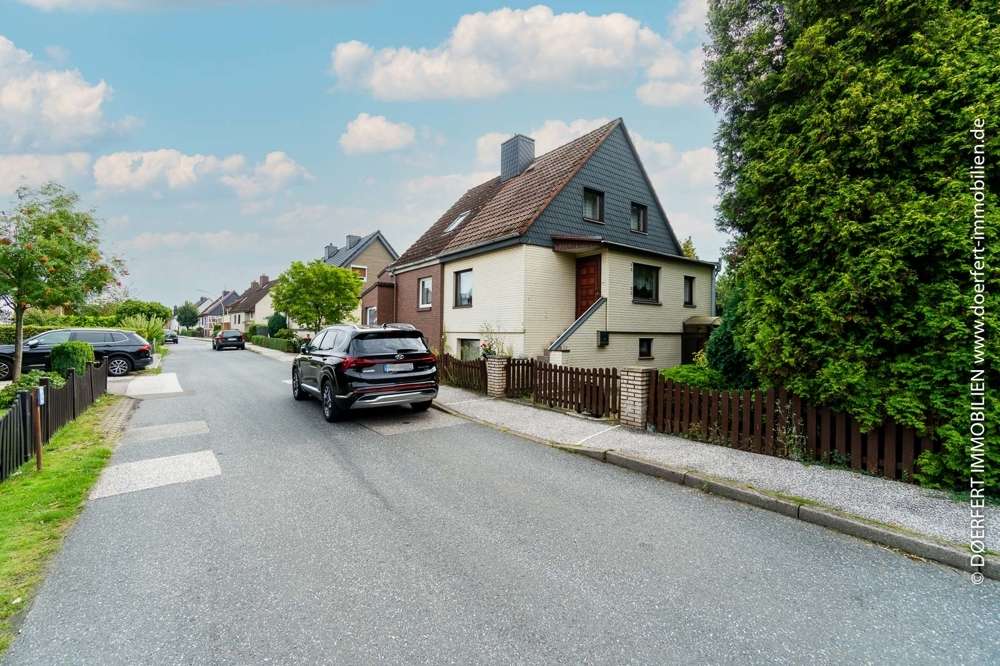 Hamburg – Wilhelmsburg | Sonniges Grundstück in ruhiger Seitenstraße mit Altbestand – Bild 1
