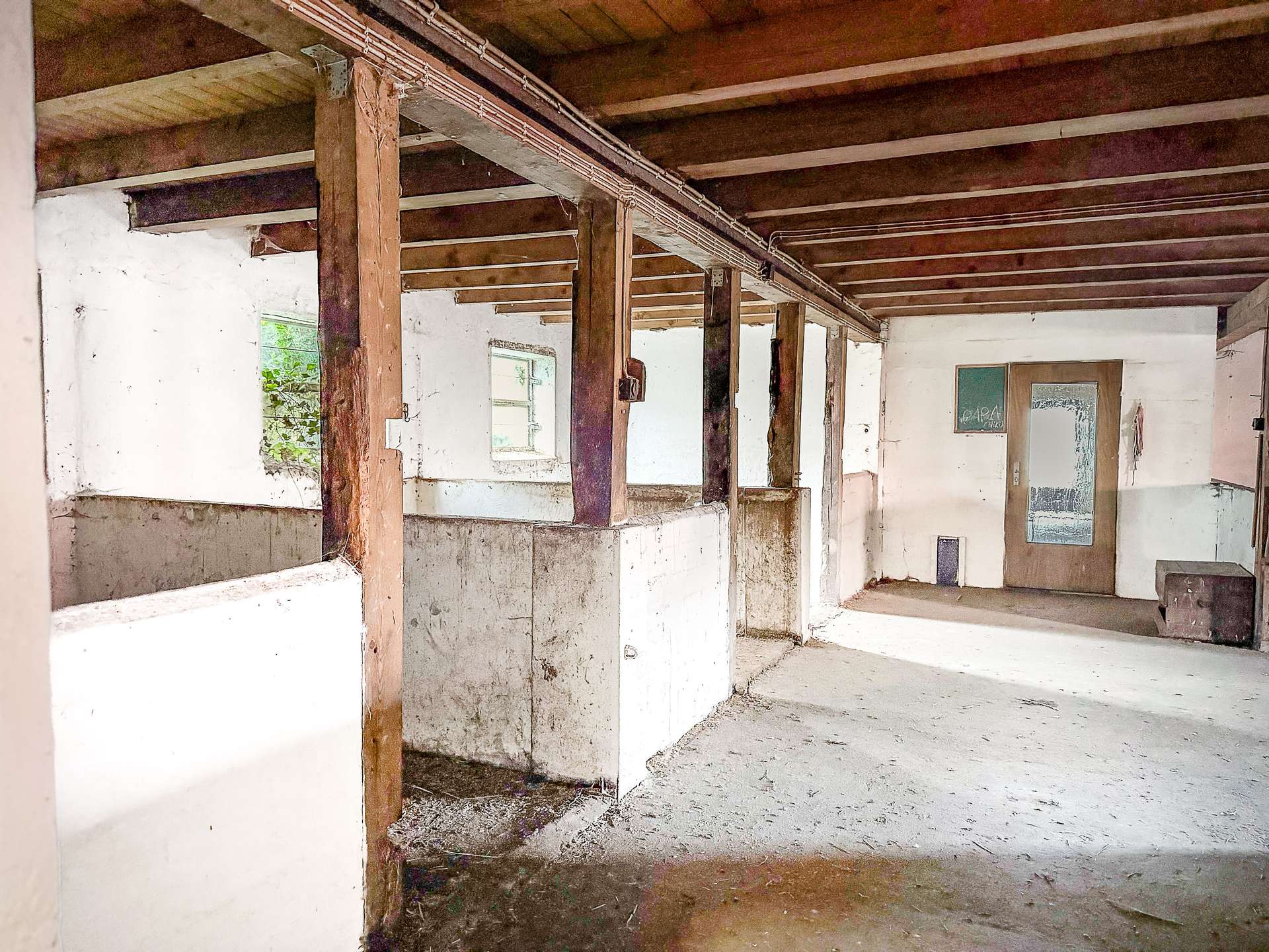 Einfamilienhaus & Stall mit Entwicklungspotenzial auf großem Grundstück – Bild 9