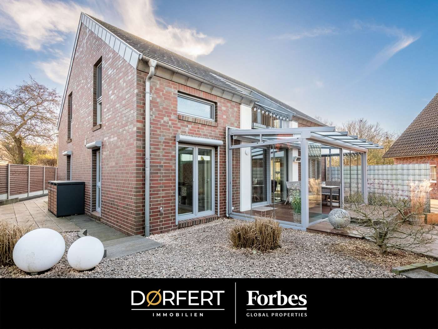 Itzehoe | Modernes Einfamilienhaus mit hochwertiger Ausstattung, Wintergarten, Loggia und Garage – Bild 1