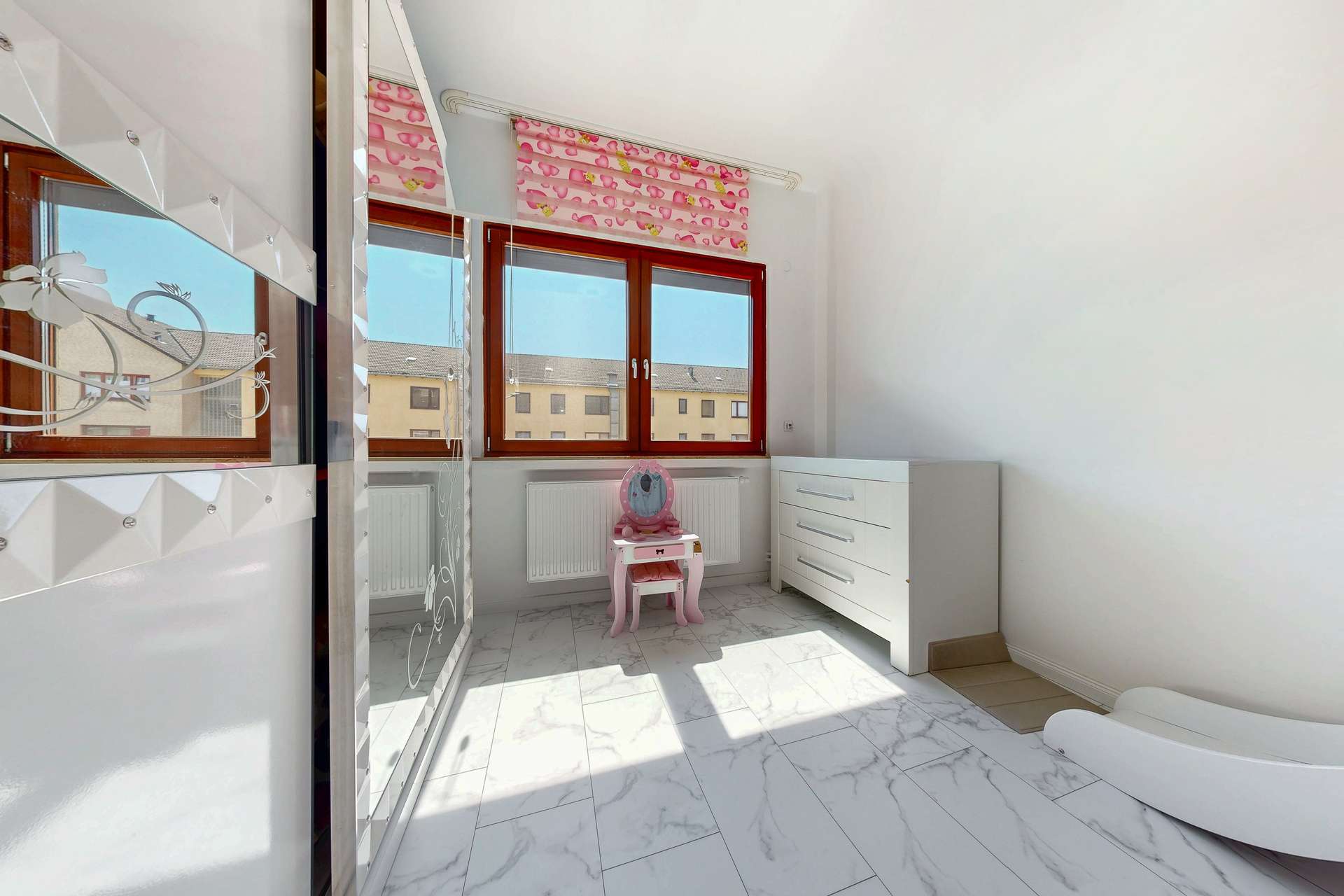 Großzügige 5-Zimmer-Wohnung mit Modernisierung und Potenzial – Bild 9