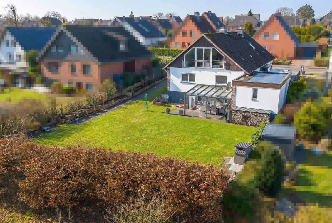 Modernisiertes und großzügiges Einfamilienhaus mit Gartenidylle – Bild 10