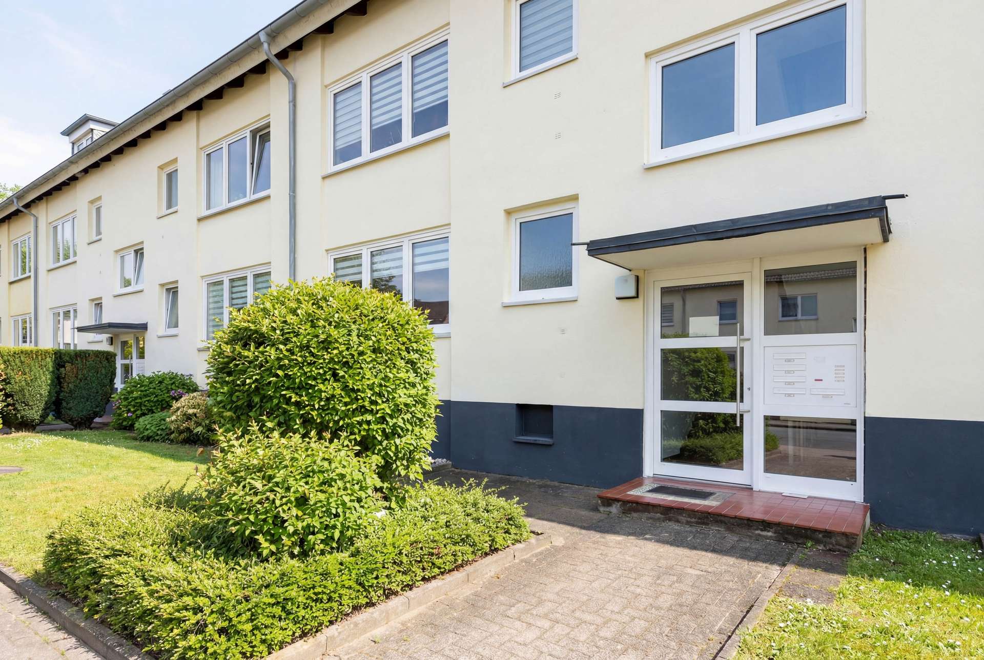 Solide 4-Zimmer Wohnung in zentraler Lage von Reinbek – Bild 3