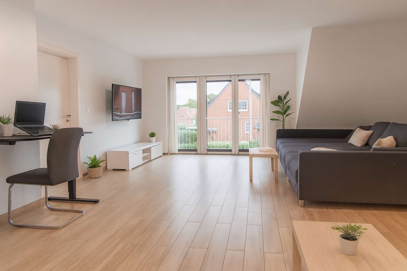 Zweifamilienhaus mit zwei Wohneinheiten & viel Komfort – Bild 2