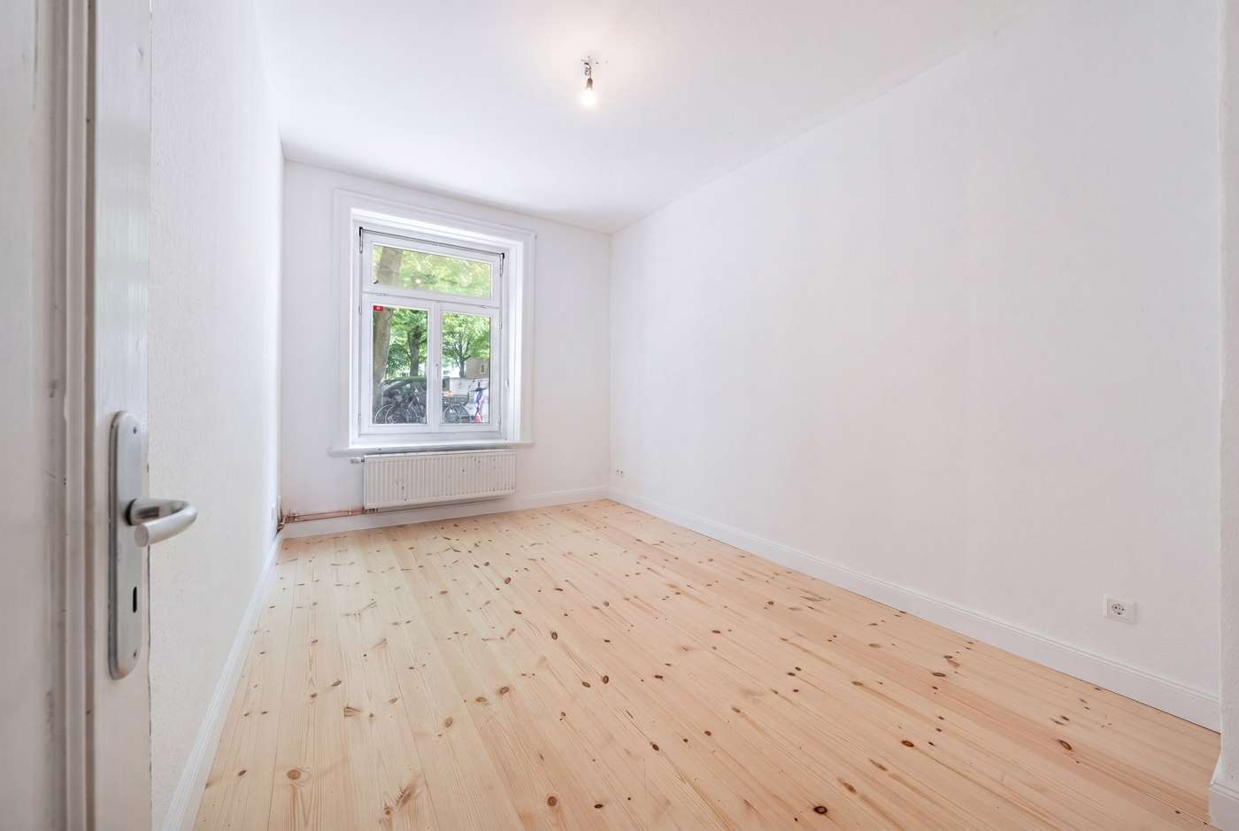 Stilvoll sanierte und frei lieferbare Altbauwohnung in Bestlage – 
unmittelbare Nähe zum Mühlenkamp – Bild 10