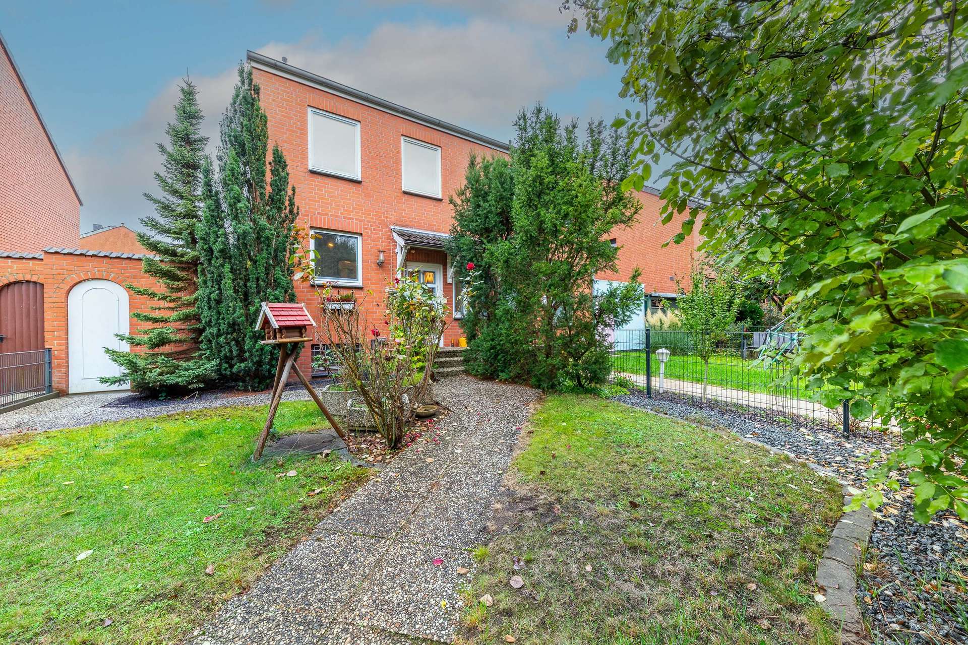 Wohlfühlen in Bremen: Gepflegte Doppelhaushälfte mit Kamin, Wintergarten und eigenem Garten – Bild 1