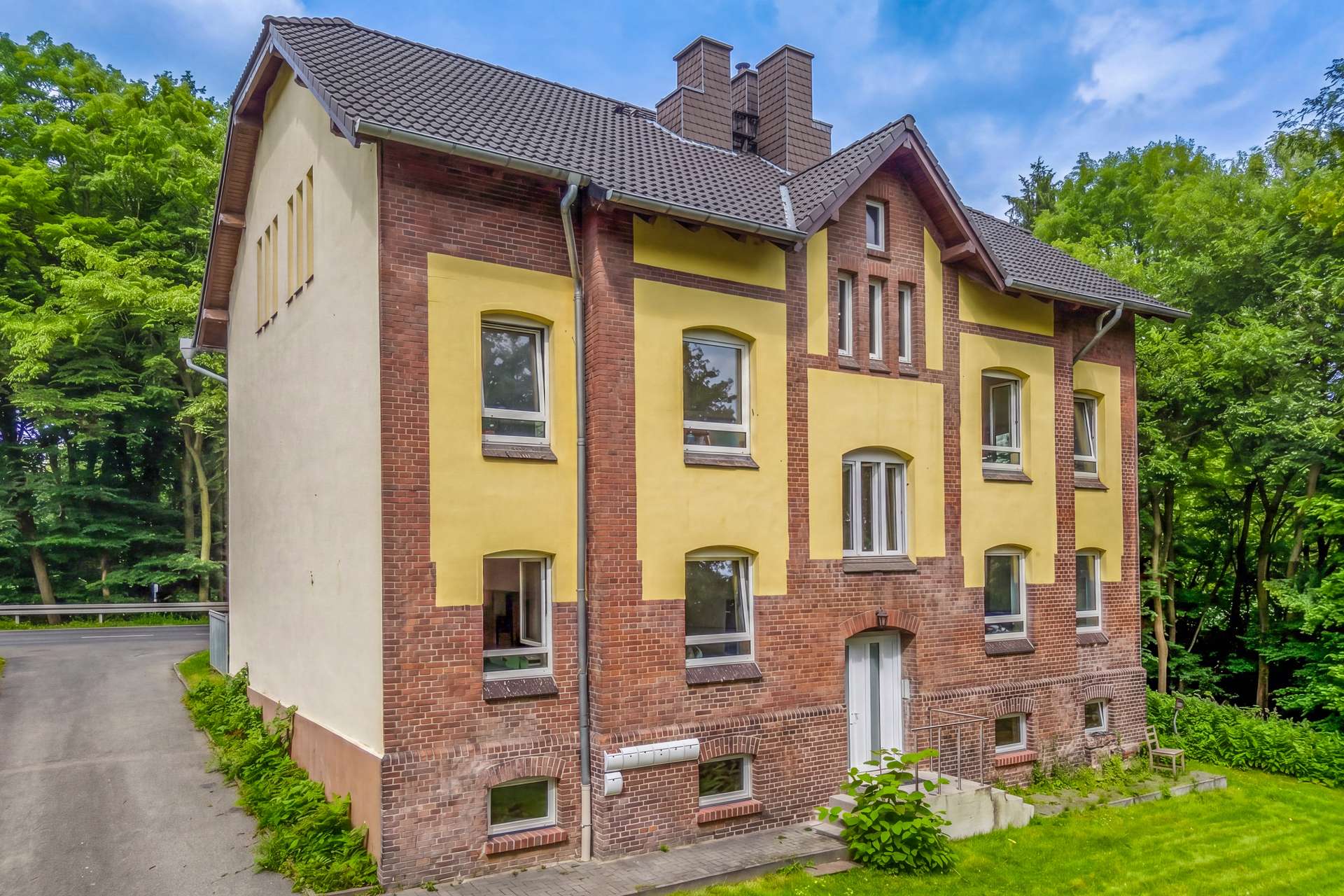 7 Wohneinheiten | Voll vermietet | Großes Grundstück mit Potenzial – Bild 1