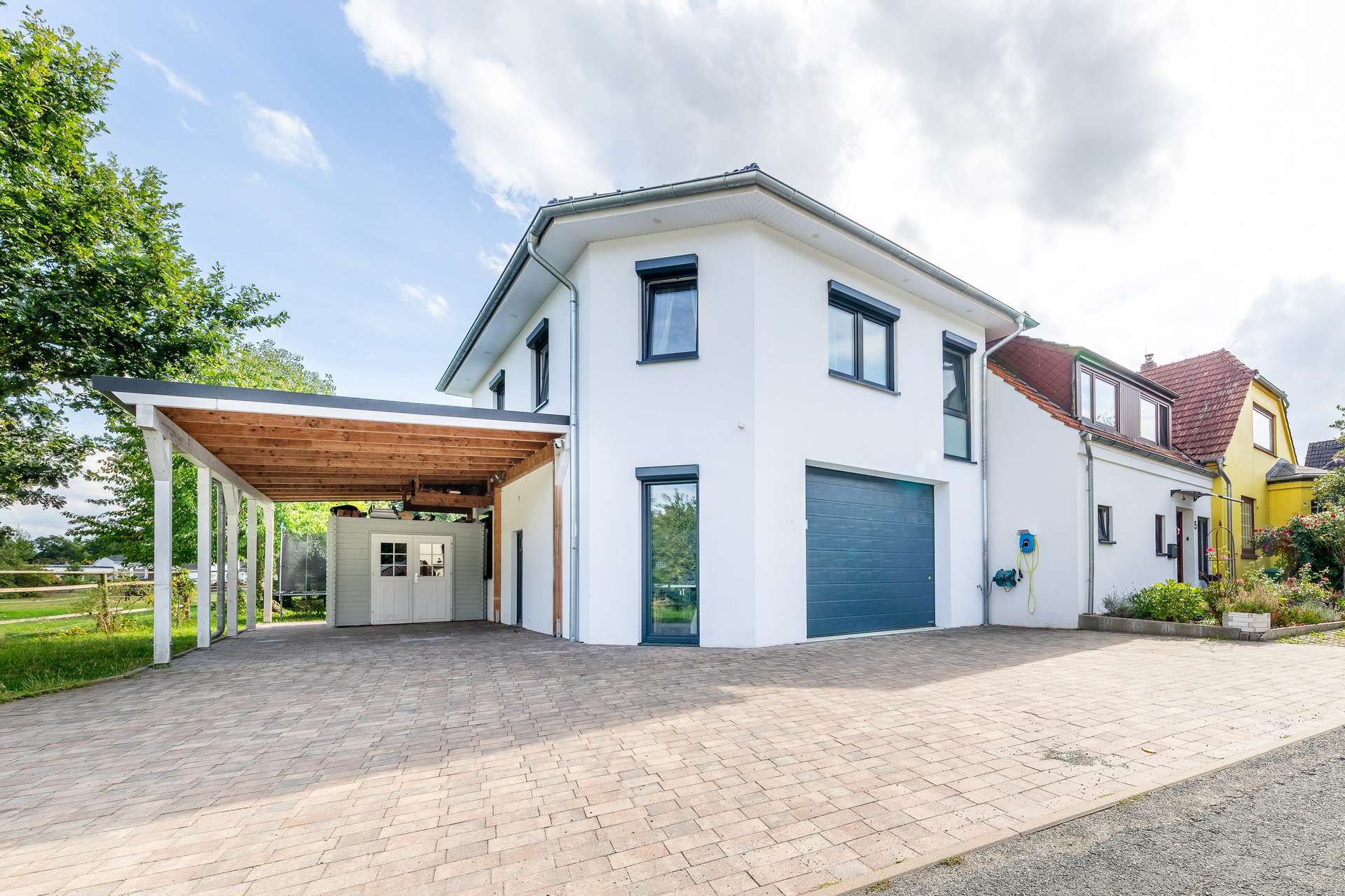 Vielseitige Wohn- und Gewerbeimmobilie mit Büro, Werkstatt & Garage – Bild 1