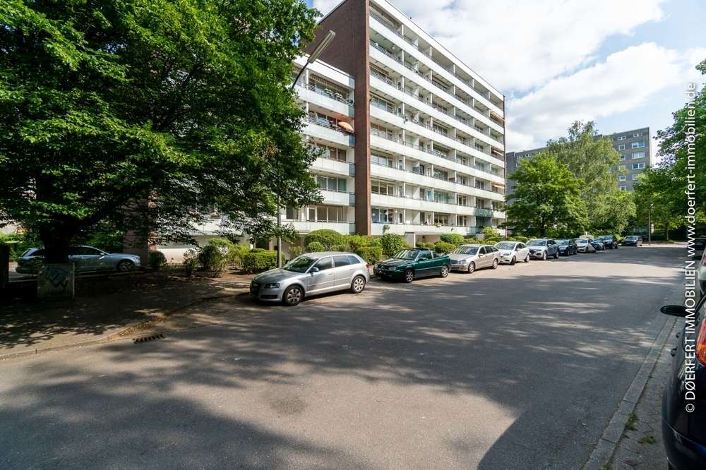 Hamburg – Bramfeld | Sanierte helle 3 Zimmer Wohnung mit großem Balkon in ruhiger Lage – Bild 1