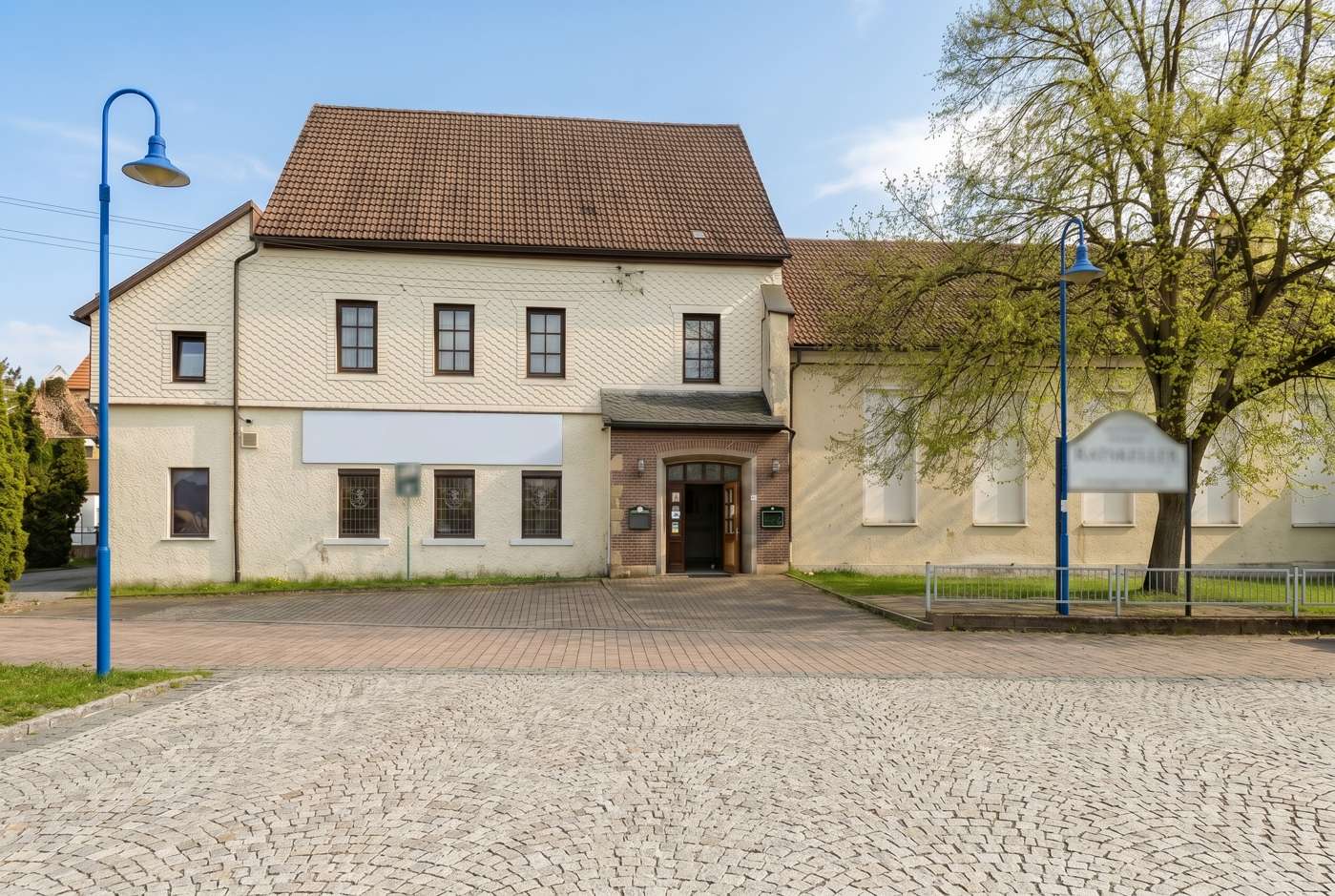 Wohn- & Geschäftshaus mit Restaurant, Saal und Vermietungspotenzial – Bild 1