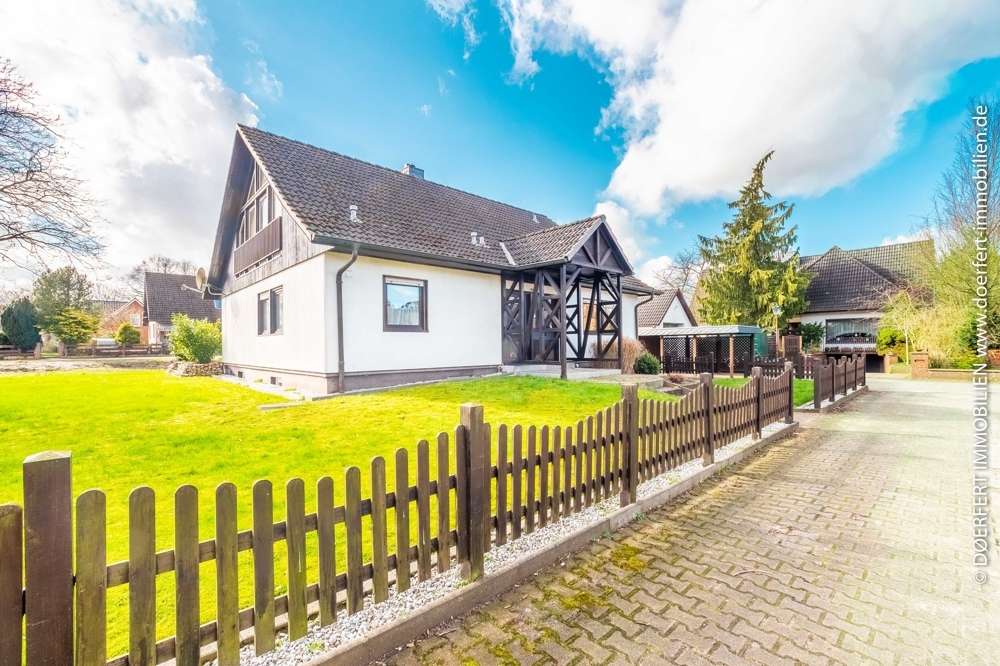 Sievershütten | Freistehendes Einfamilienhaus mit Wohlfühlcharakter auf traumhaften Grundstück – Bild 1