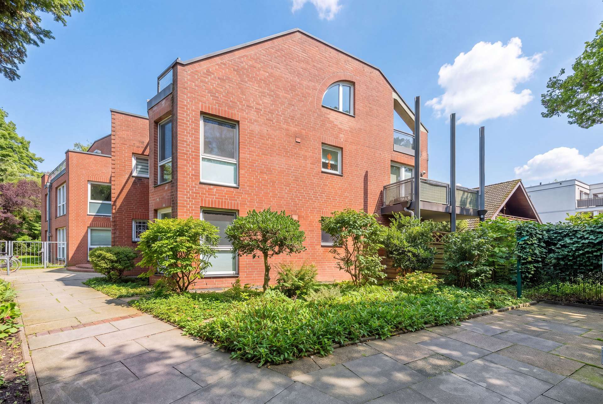 Attraktive Kapitalanlage mit besonderem Wohnkonzept, privater Terrasse und TG-Stellplatz inklusive – Bild 1