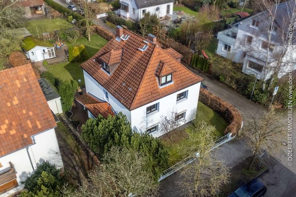 Hamburg – Eissendorf | Fortlaufend modernisiertes 3-Parteienhaus mit großem Garten in beliebter Lage – Bild 1