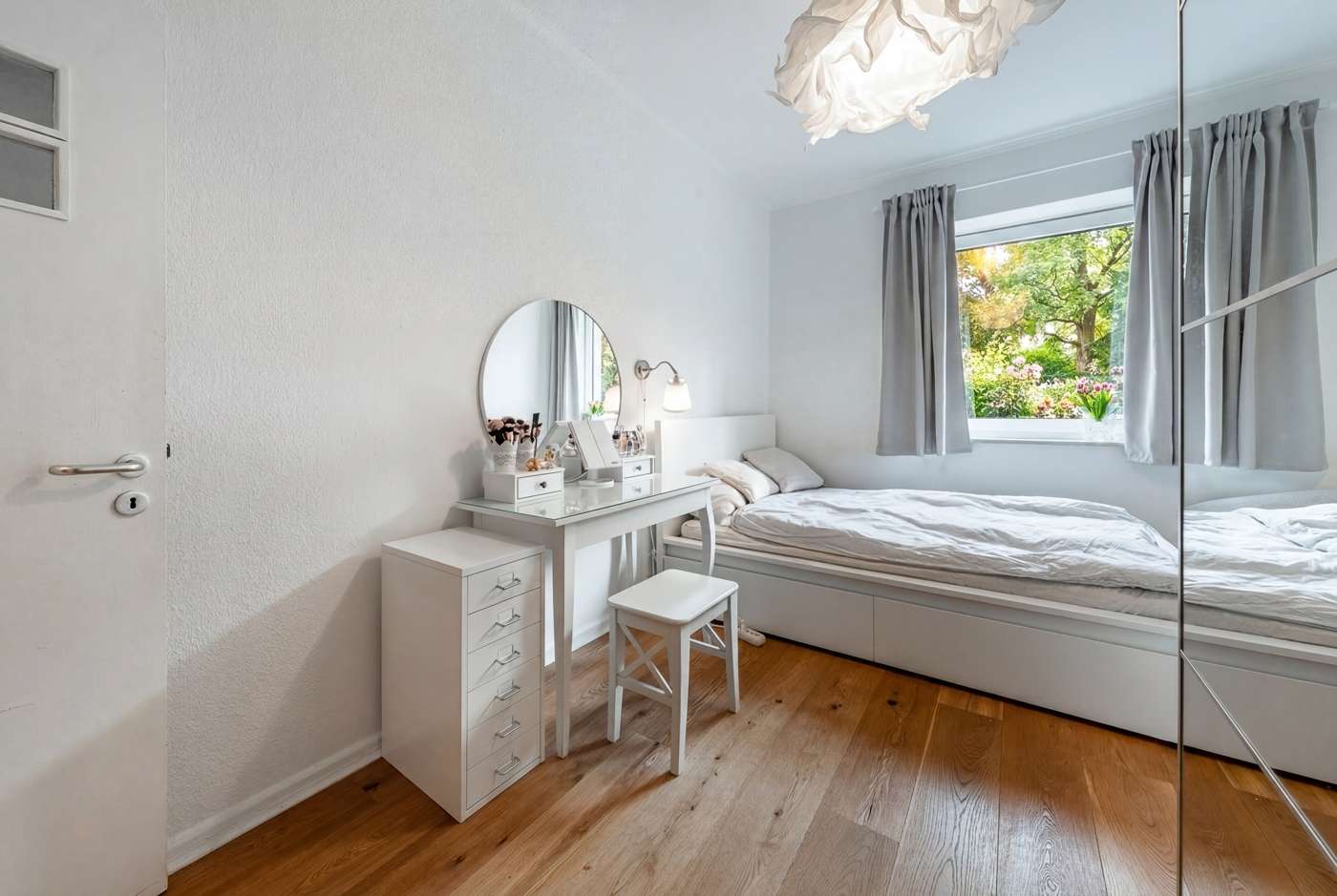 Zwei Zimmer zum Verlieben: Stilvolles Wohnen in Winterhude – Bild 3