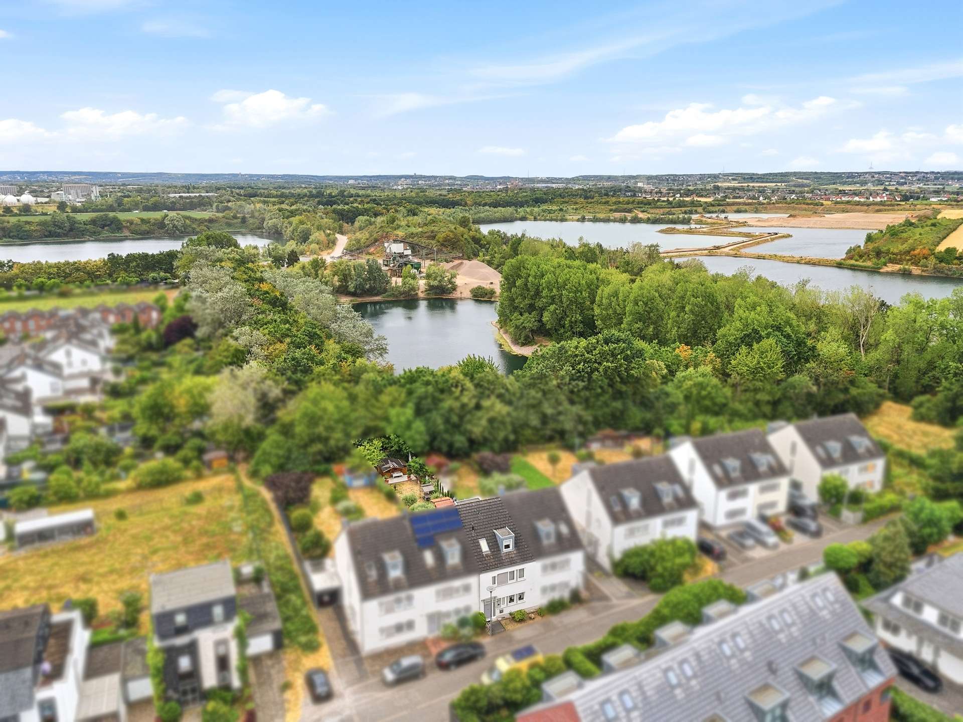 Gepflegtes Reihenhaus mit Südwestgarten in Seenähe – Bild 2