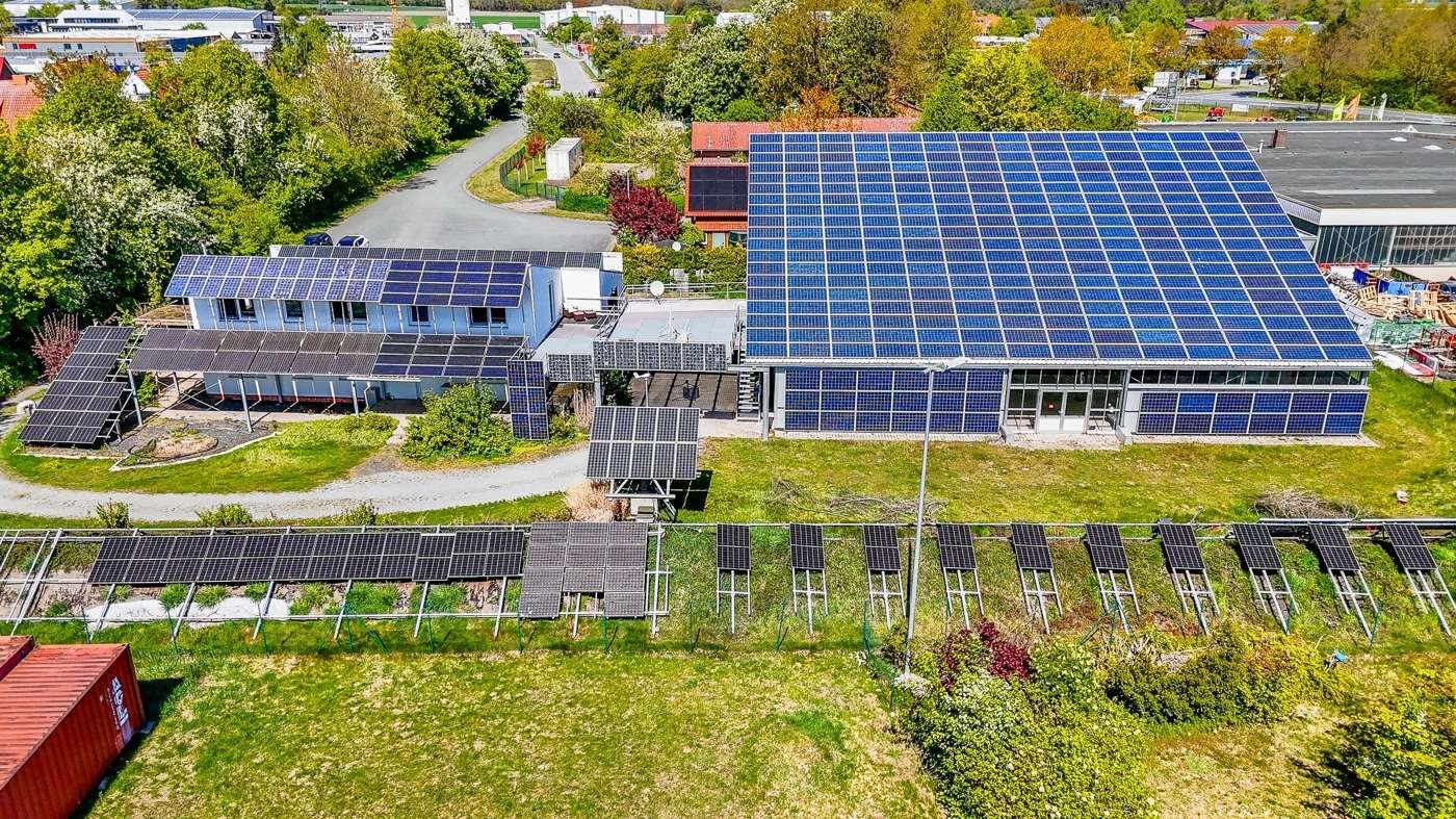 Modernes Wohn- & Gewerbeanwesen mit Hallen, Büroflächen und PV-Erträgen in ruhiger Lage von Sulingen – Bild 11