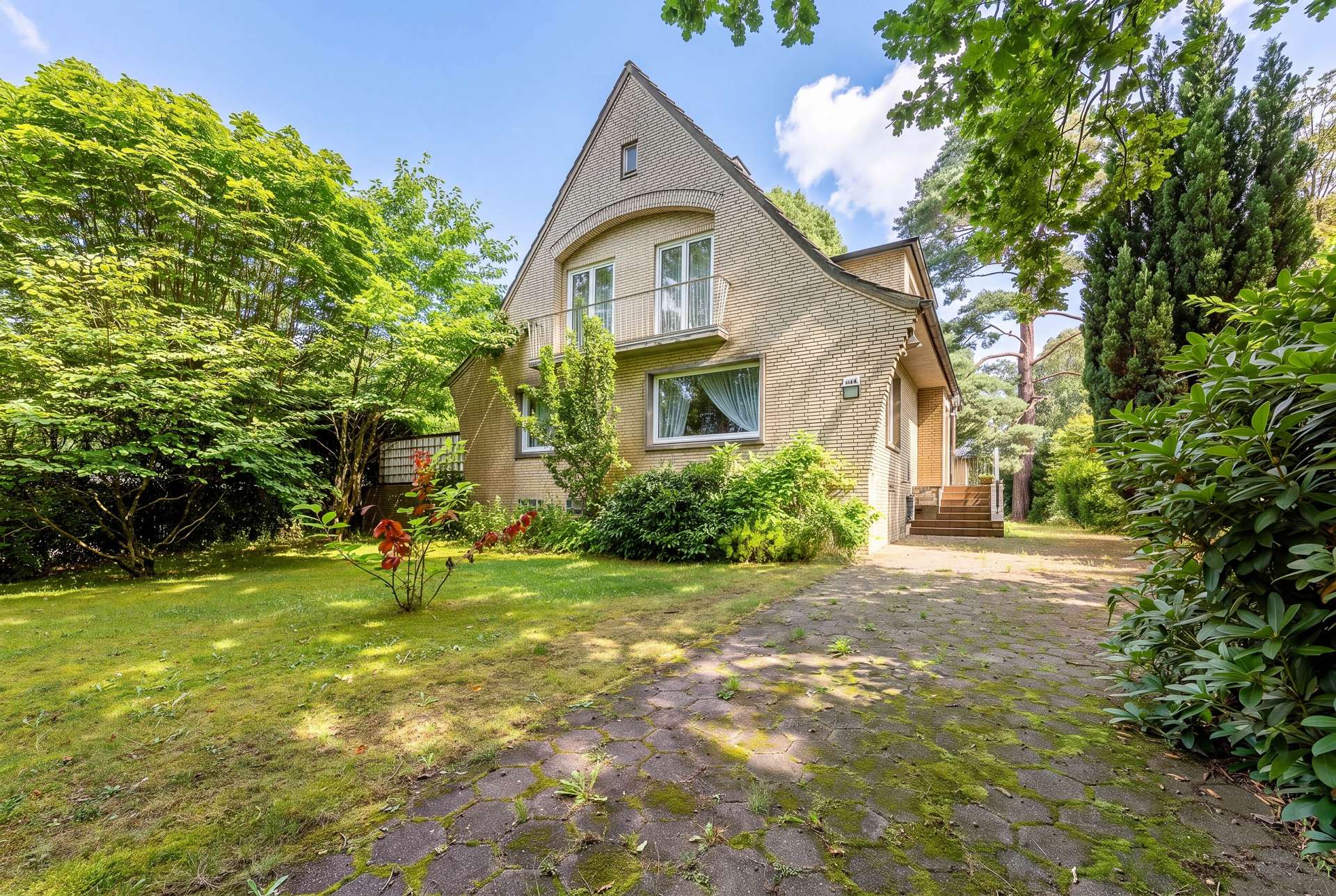 Hamburg – Bergstedt Einfamilienhaus auf großem Grundstück – Bild 1