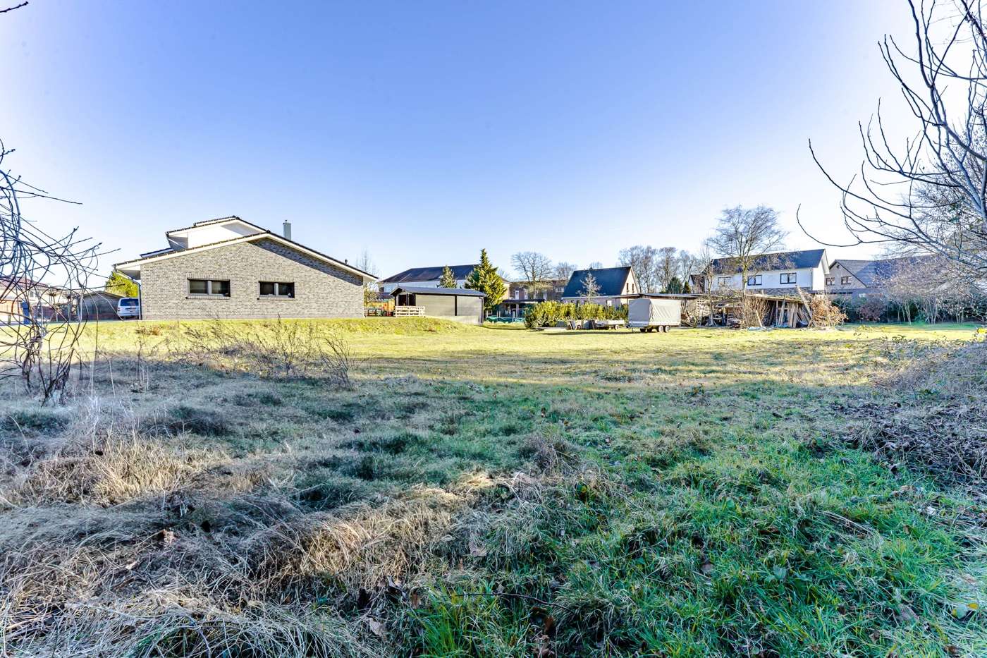 Großzügiges Baugrundstück mit Bebauungsmöglichkeit gemäß § 34 BauGB (Nachbarschaftsbebauung) – Bild 3