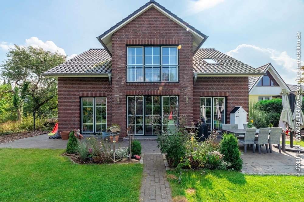 Hamburg – Meiendorf | Neuwertiges Einfamilienhaus in privilegierter Wohnlage mit sonnigen Garten – Bild 1