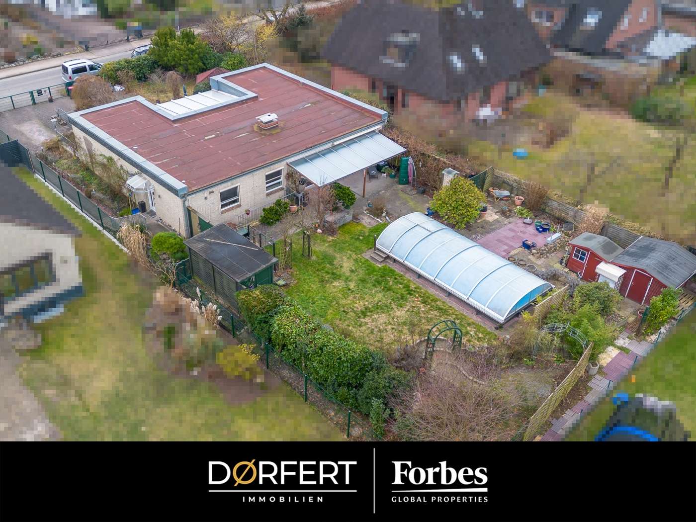 Hamburg – Sasel | Großer renovierungsbedürftiger Bungalow mit Wintergarten & beheiztem Outdoor-Pool – Bild 1