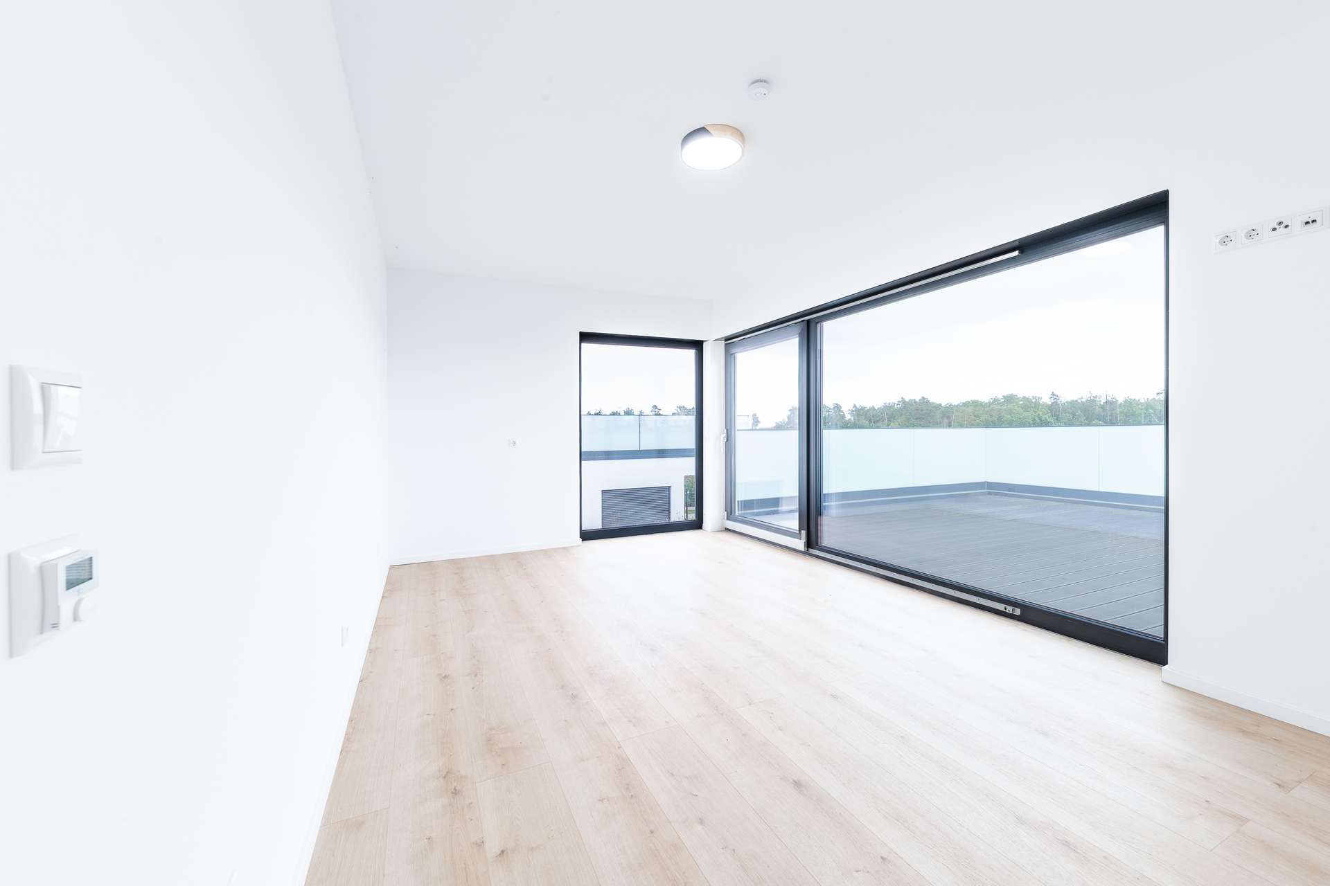 Modernes Wohnen auf höchstem Niveau – Einfamilienhaus mit Dachterrasse, Smart Home & Wärmepumpe – Bild 7