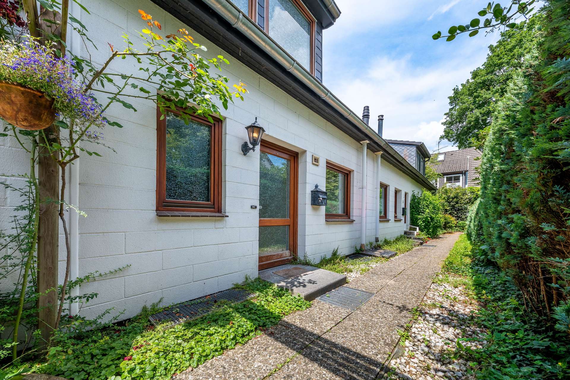 Familienfreundliches Reihenhaus mit Garten & Potenzial – Bild 1