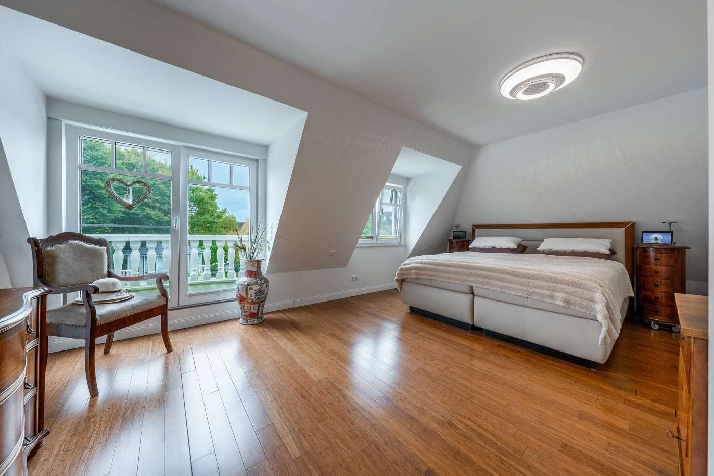 Exklusive Villa mit Wellness & Weitblick – Bild 8