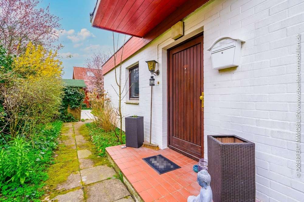 Wedel | Schöner Bungalow mit eigenem Garten und einladender Terrasse – Bild 1