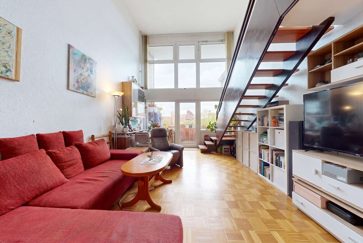 Sanierte 5-Zi.-Maisonette mit 2 Balkonen, Aufzug & Ausbaupotenzial in ruhiger Lage Hannovers – Bild 2