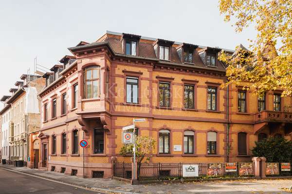 thumbnail von In guter Citylage – Gründerzeit-Stadthaus mit 3 großen Altbauwohnungen!