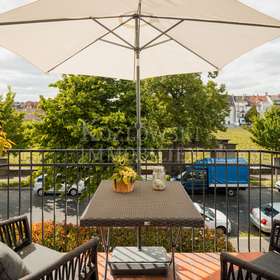 mit Sonnenbalkon