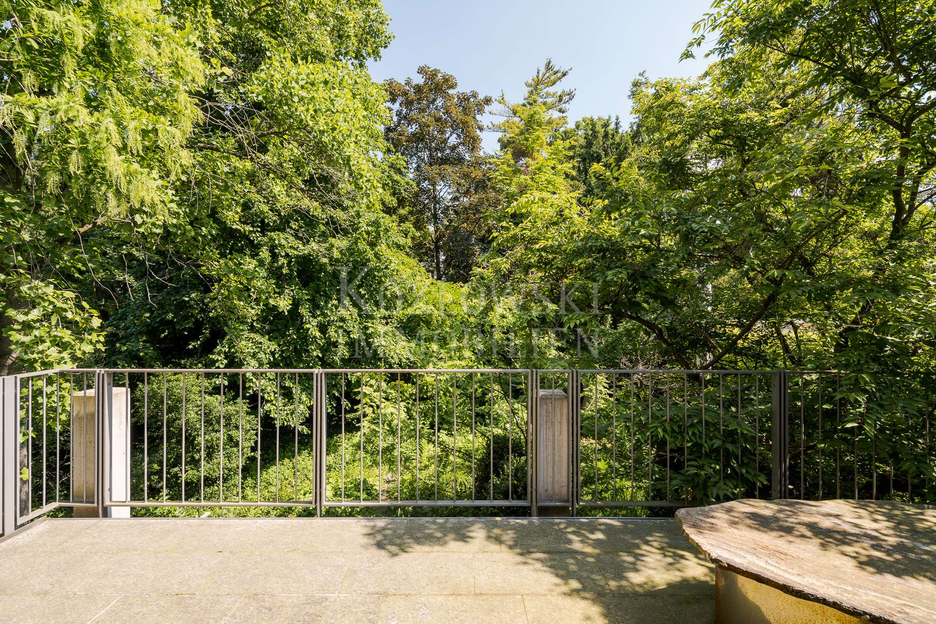 Balkon mit Gartenblick