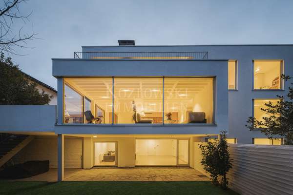 thumbnail von Lindenhof-Rarität – Ikonische Bauhausvilla auf Neubauniveau!