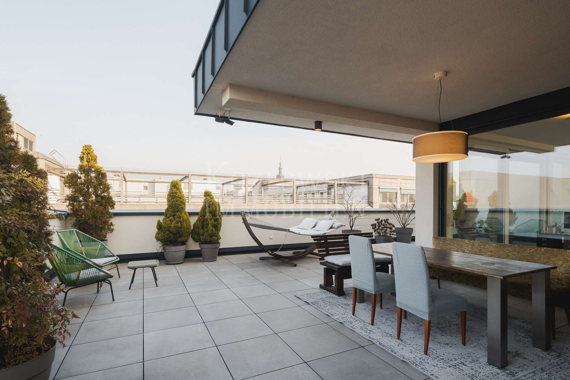 Terrassen-Lounge überdacht