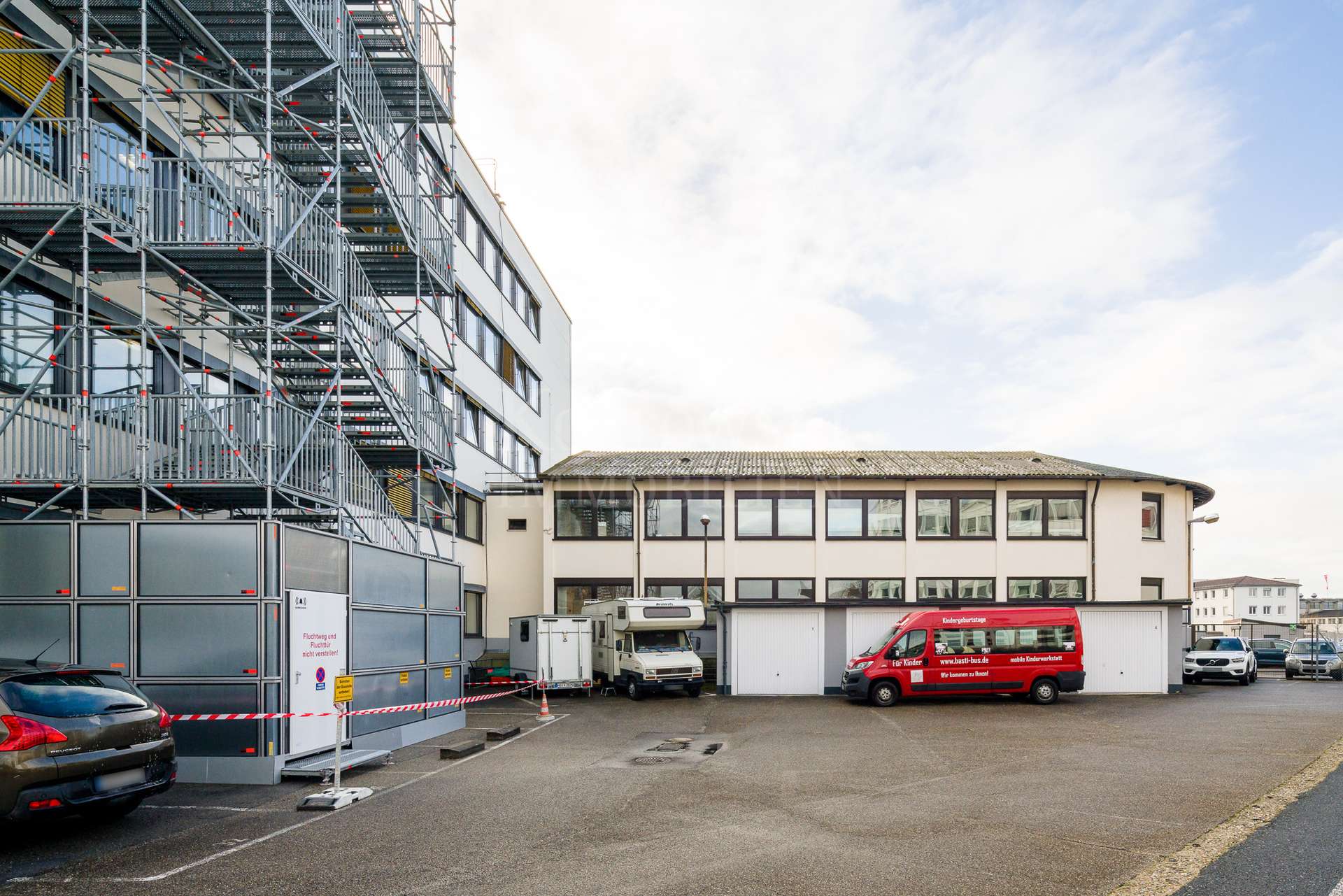 Bürogebäude - Rückansicht Fluchtweg