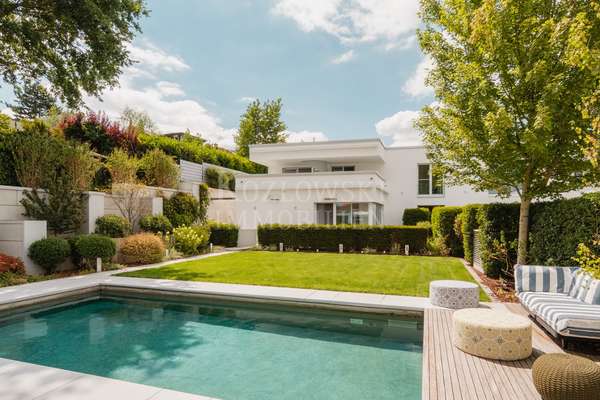 thumbnail von In privilegierter Aussichtslage – Puristische Designvilla mit privater Spa-Landschaft!