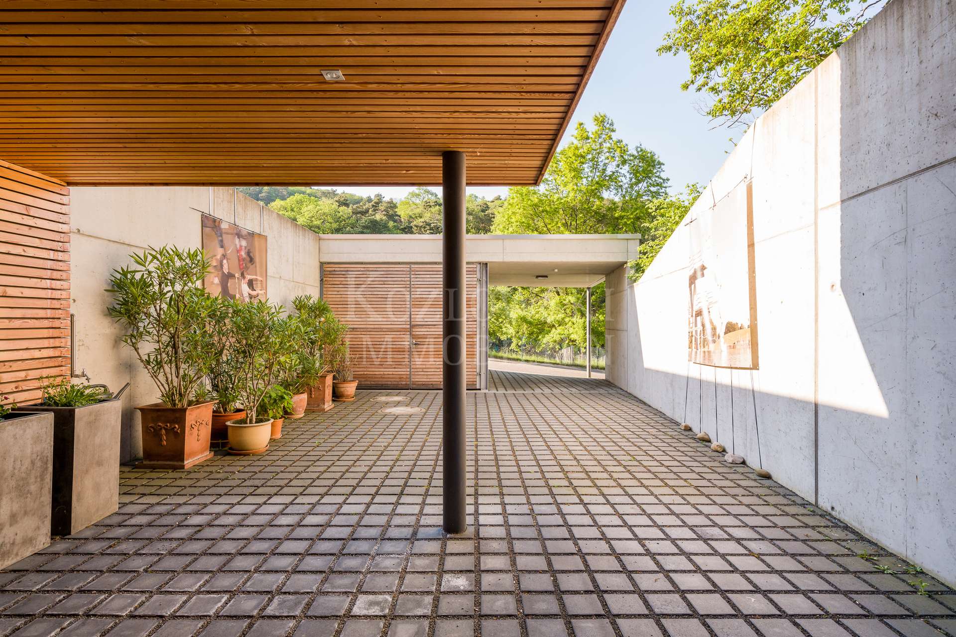 Garage & Carport