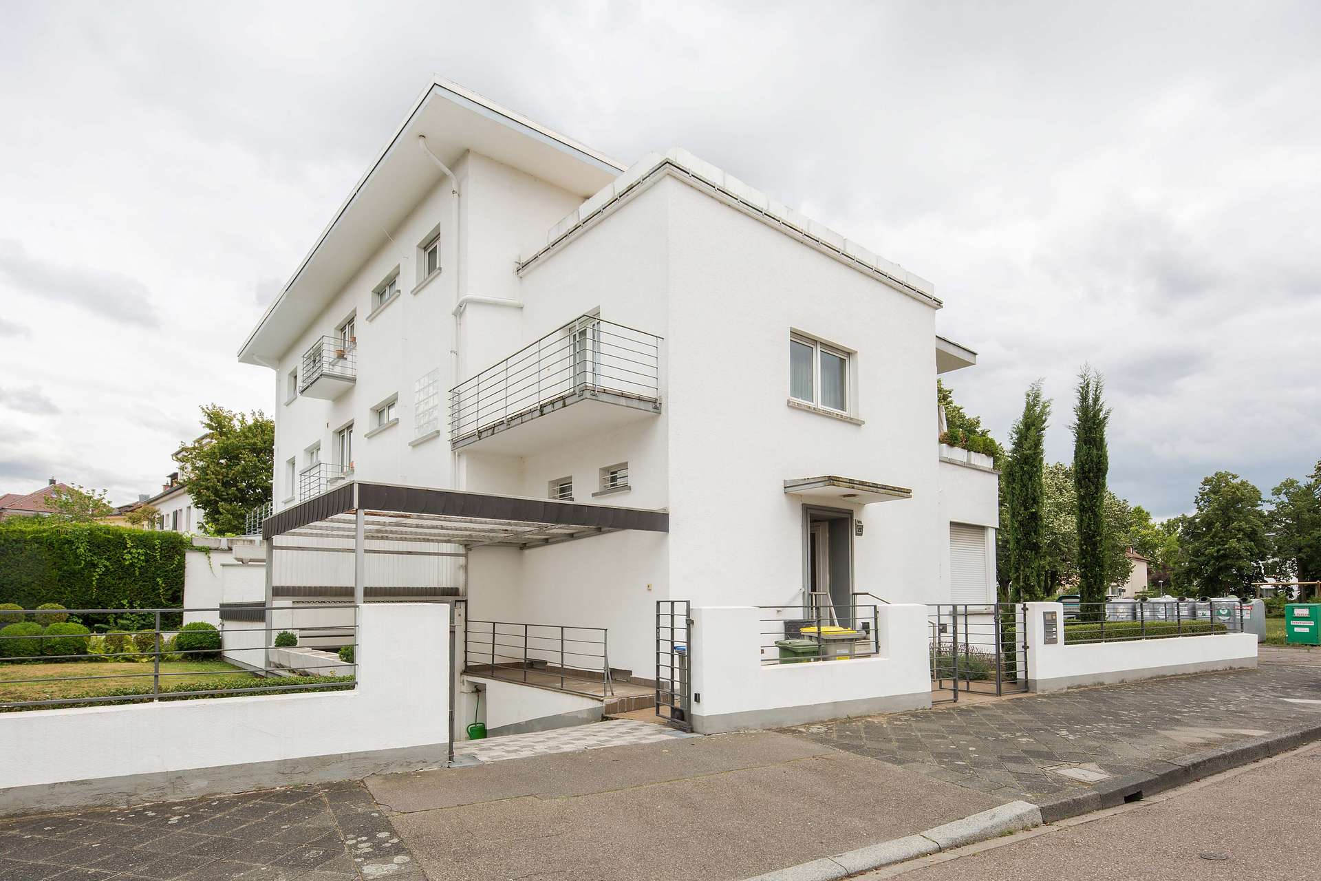 Bauhaus-Villa in Toplage