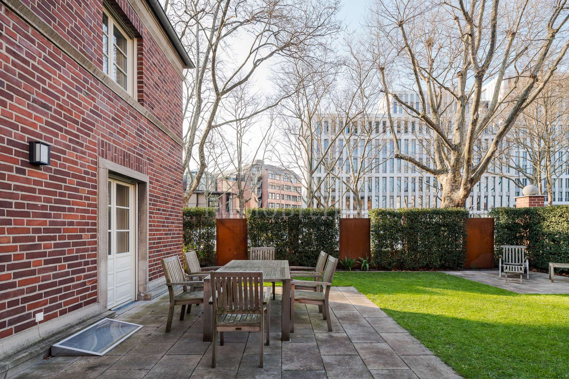 Privatgarten mit Terrassen