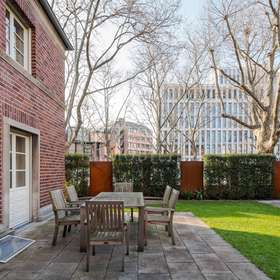 Privatgarten mit Terrassen