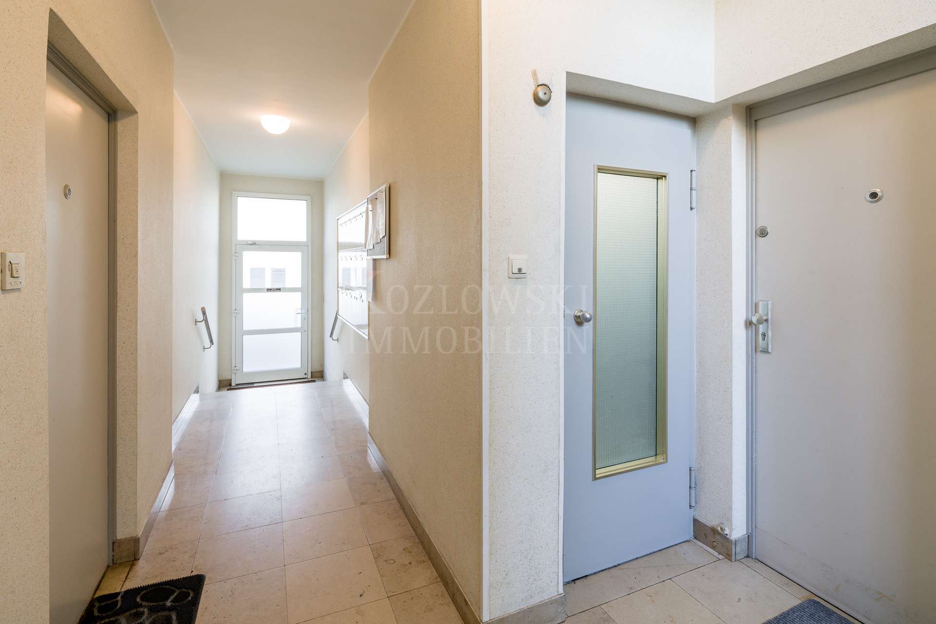 Hausflur mit Lift