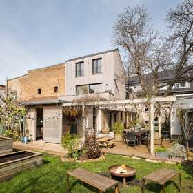 Dreiseithof - Gartenansicht