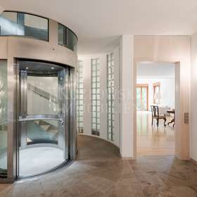 Foyer mit Design-Lift