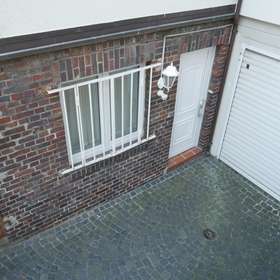 Eingang Souterrain und Garage