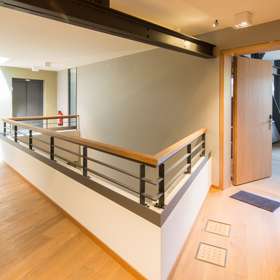 Treppenhaus mit Lift