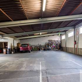 Garagen-Halle