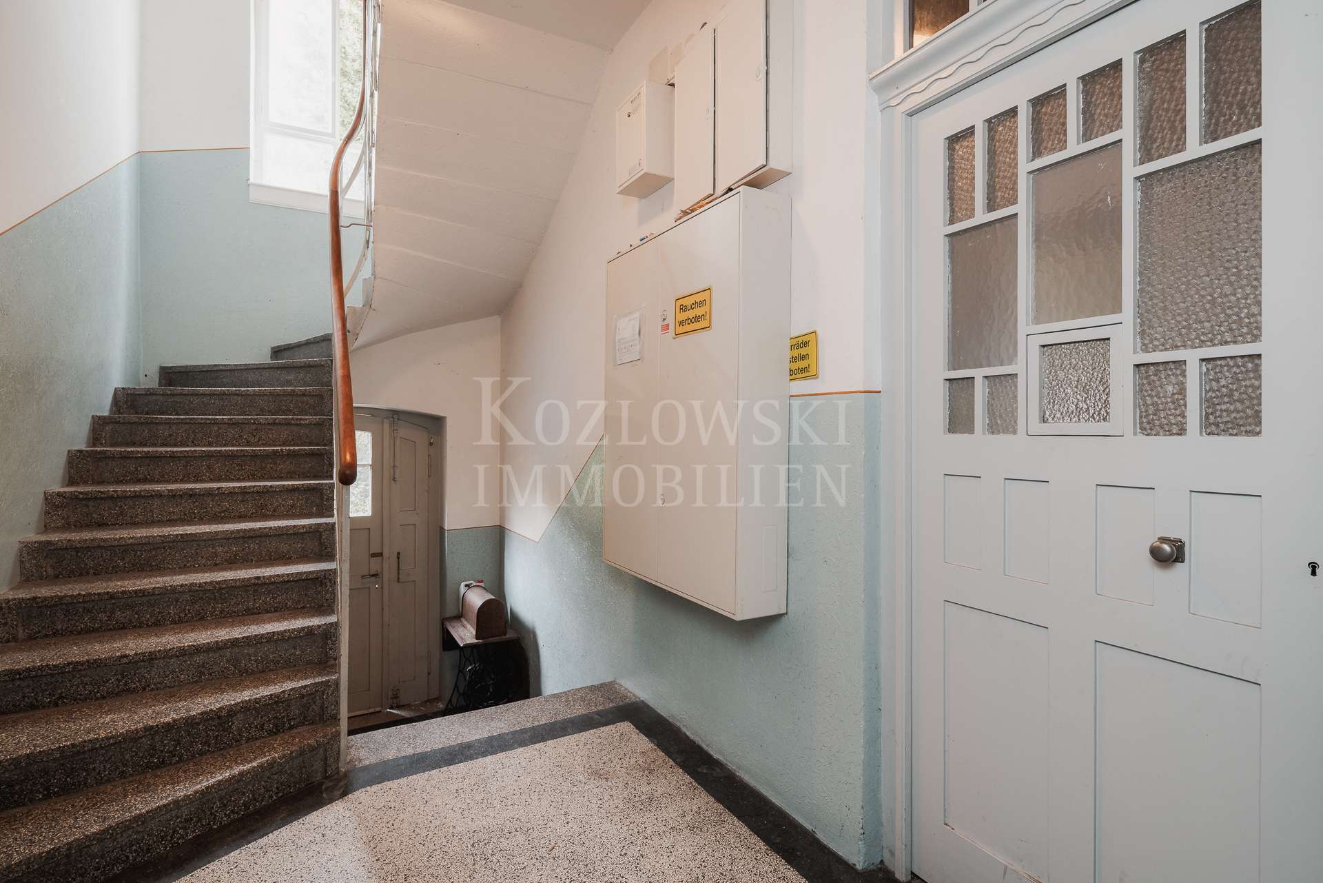 Treppenhaus mit Gartenzugang