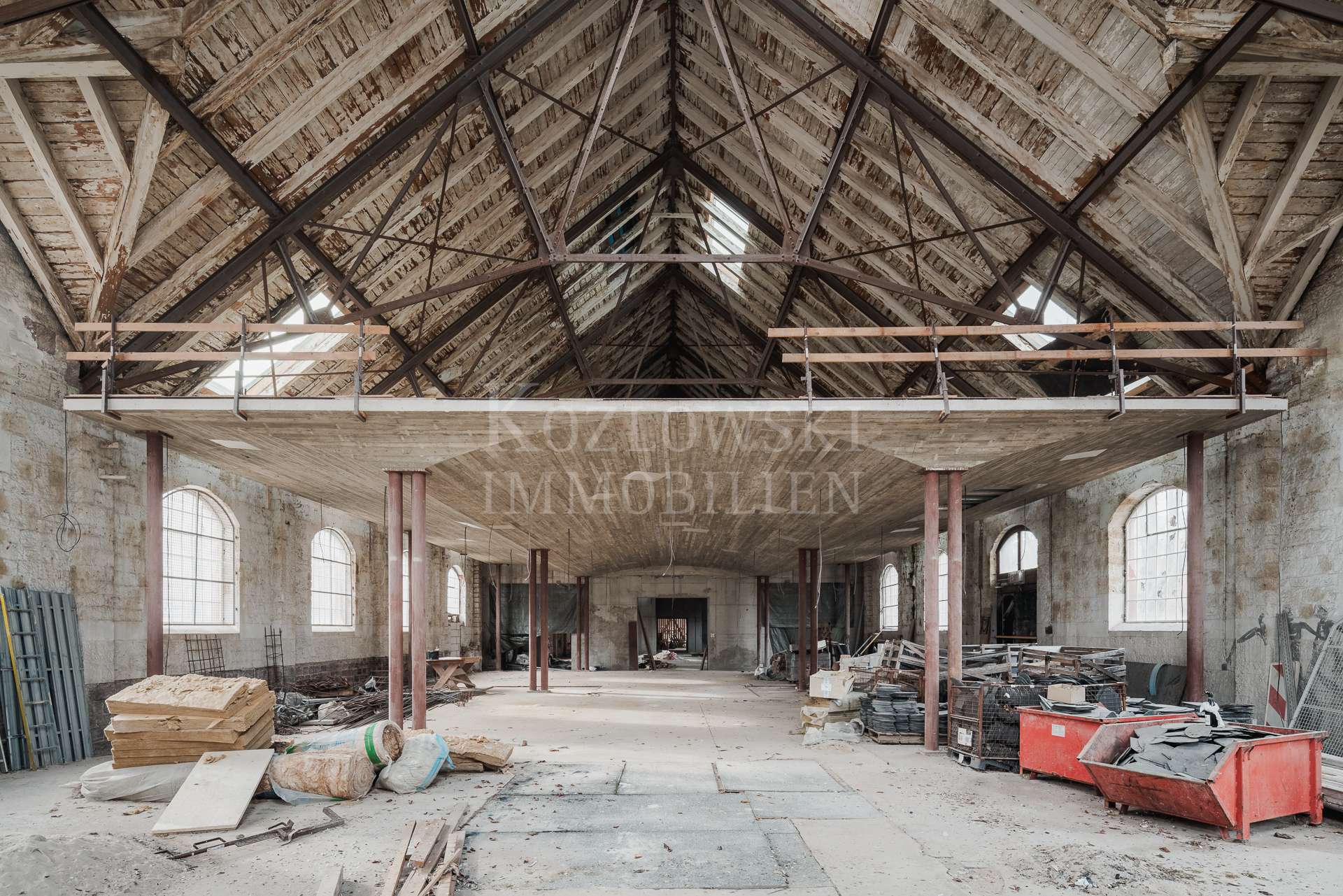 Innenansicht mit Zwischendecke